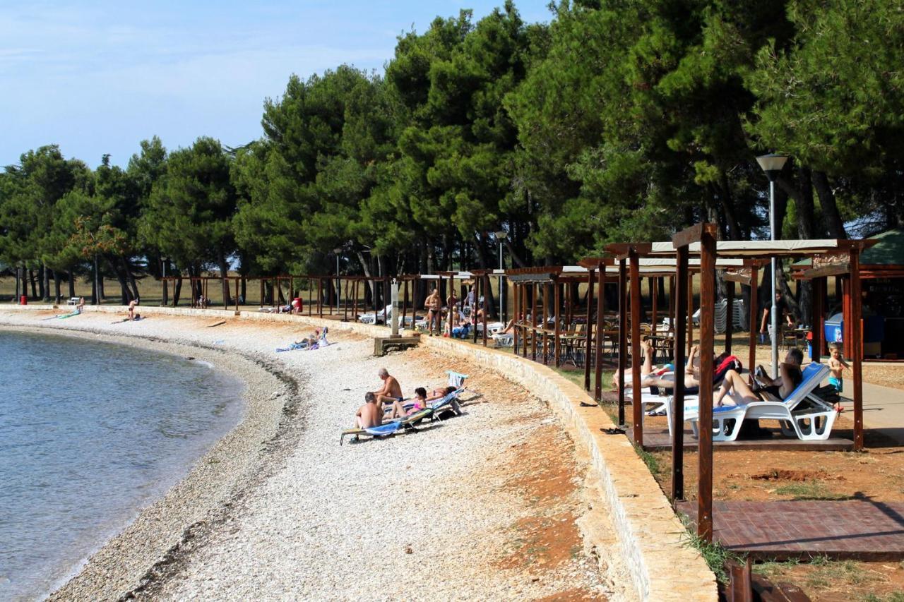 Apartments With A Parking Space Novigrad - 14408 Exterior foto