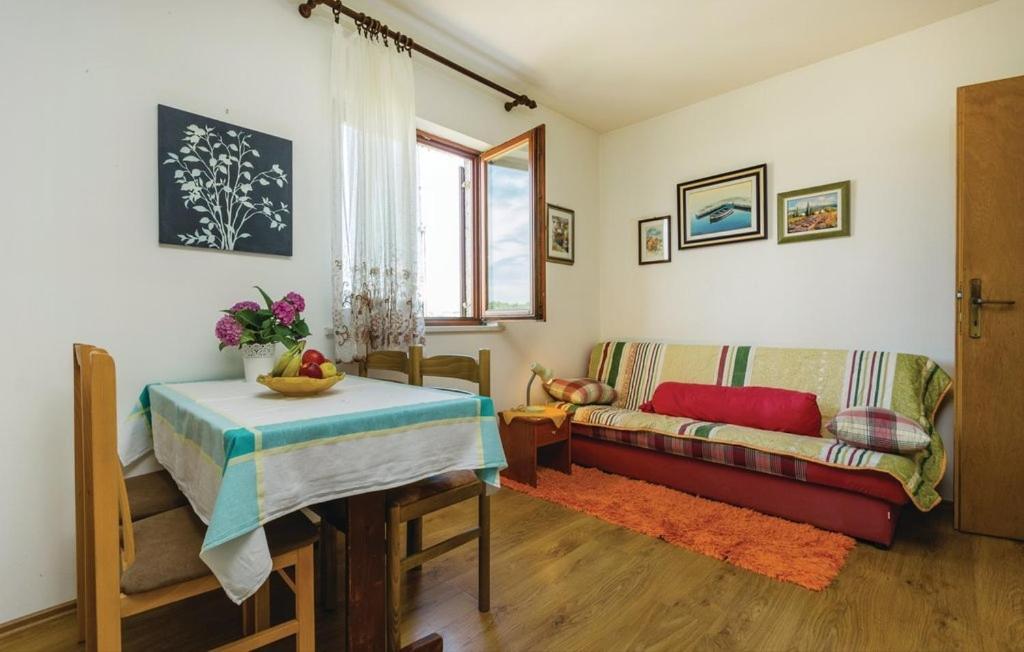 Apartments With A Parking Space Novigrad - 14408 Habitación foto